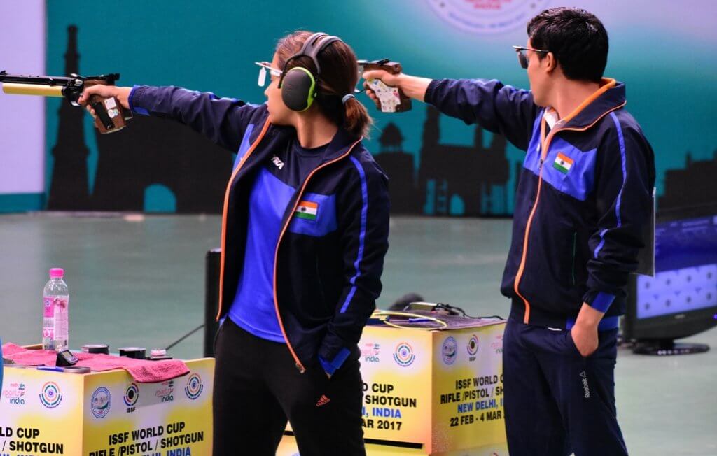 Heena Sidhu and Jitu Rai during the finals of 10m Air Pistol Mixed Team event at ISSF World Cup - New Delhi. Photo - indianshooting.com