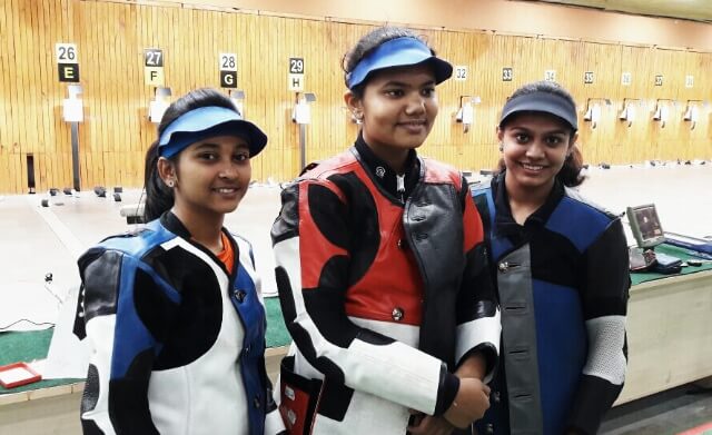 Mehuli Ghosh (left) with other medal winners.