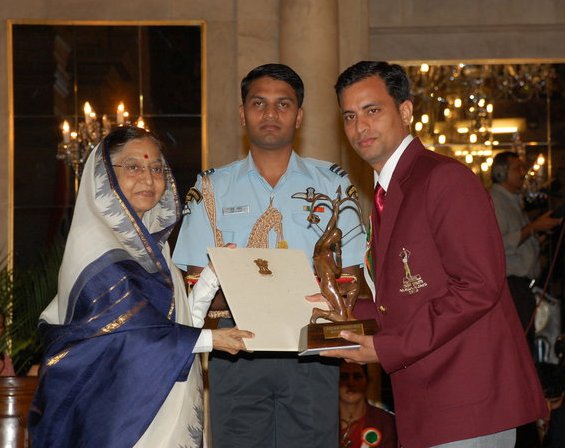Sanjeev Rajput receives Arjuna Award from President Pratibha Patel in 2010